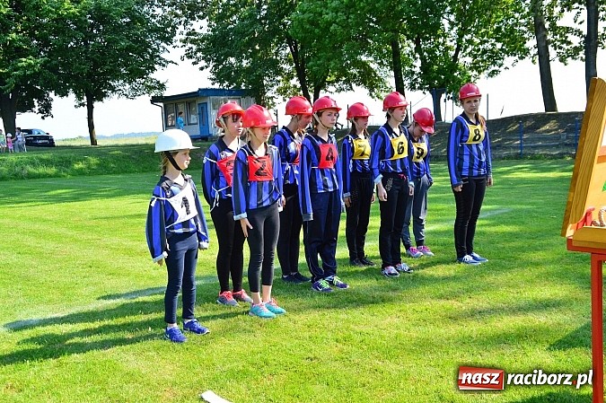 Zdjęcie w galerii na portalu naszraciborz.pl: OSP Borucin zwycięzcą zawodów wśród mężczyzn. Pietraszyn triumfuje wśród drużyn kobiecych i młodzieżówek wiadomości z regionu