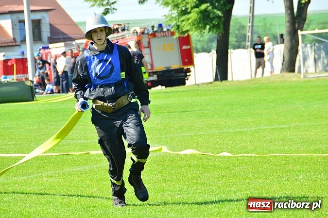 Zdjęcie w galerii na portalu naszraciborz.pl: OSP Borucin zwycięzcą zawodów wśród mężczyzn. Pietraszyn triumfuje wśród drużyn kobiecych i młodzieżówek wiadomości z regionu