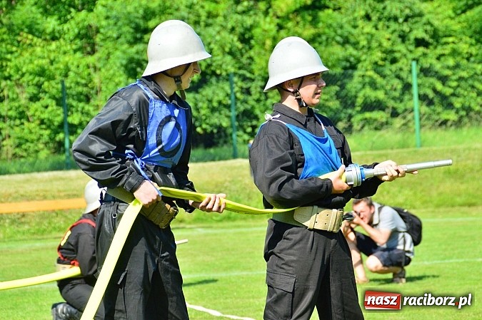 Zdjęcie w galerii na portalu naszraciborz.pl: OSP Borucin zwycięzcą zawodów wśród mężczyzn. Pietraszyn triumfuje wśród drużyn kobiecych i młodzieżówek wiadomości z regionu