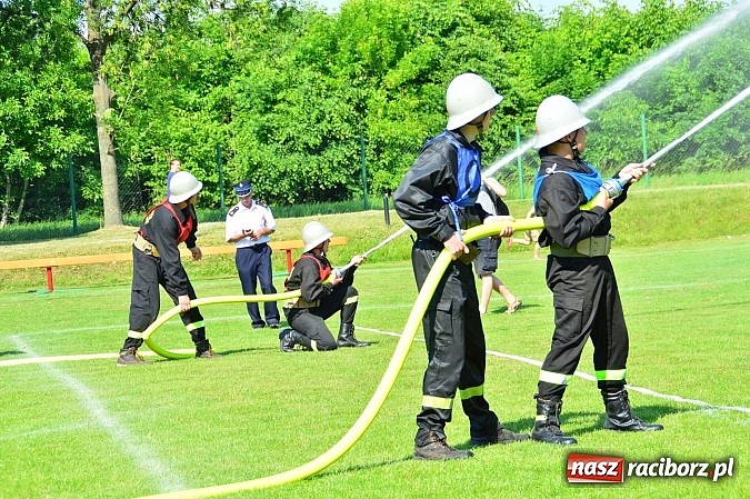 Zdjęcie w galerii na portalu naszraciborz.pl: OSP Borucin zwycięzcą zawodów wśród mężczyzn. Pietraszyn triumfuje wśród drużyn kobiecych i młodzieżówek wiadomości z regionu