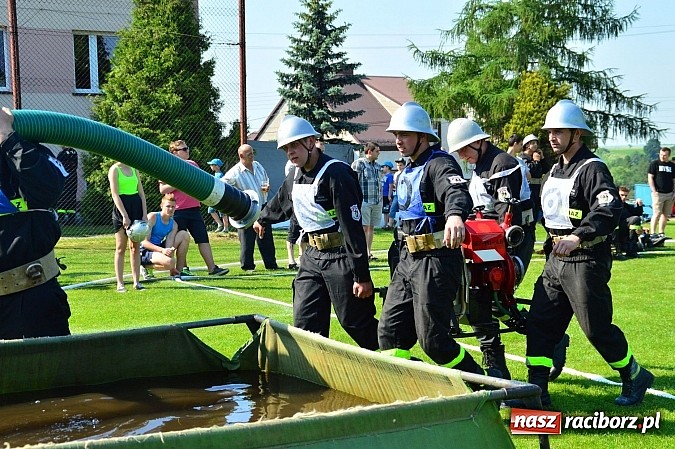 Zdjęcie w galerii na portalu naszraciborz.pl: OSP Borucin zwycięzcą zawodów wśród mężczyzn. Pietraszyn triumfuje wśród drużyn kobiecych i młodzieżówek wiadomości z regionu