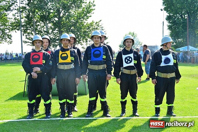 Zdjęcie w galerii na portalu naszraciborz.pl: OSP Borucin zwycięzcą zawodów wśród mężczyzn. Pietraszyn triumfuje wśród drużyn kobiecych i młodzieżówek wiadomości z regionu