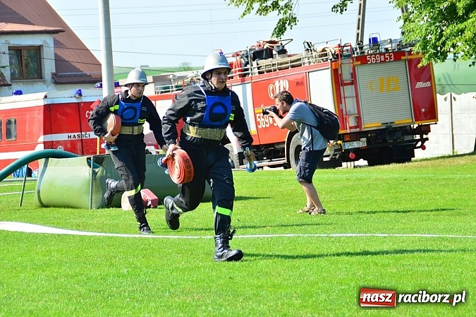Zdjęcie w galerii na portalu naszraciborz.pl: OSP Borucin zwycięzcą zawodów wśród mężczyzn. Pietraszyn triumfuje wśród drużyn kobiecych i młodzieżówek wiadomości z regionu