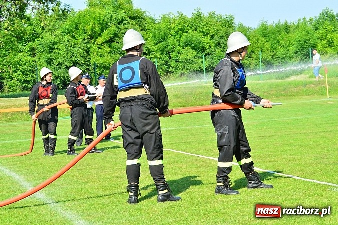 Zdjęcie w galerii na portalu naszraciborz.pl: OSP Borucin zwycięzcą zawodów wśród mężczyzn. Pietraszyn triumfuje wśród drużyn kobiecych i młodzieżówek wiadomości z regionu