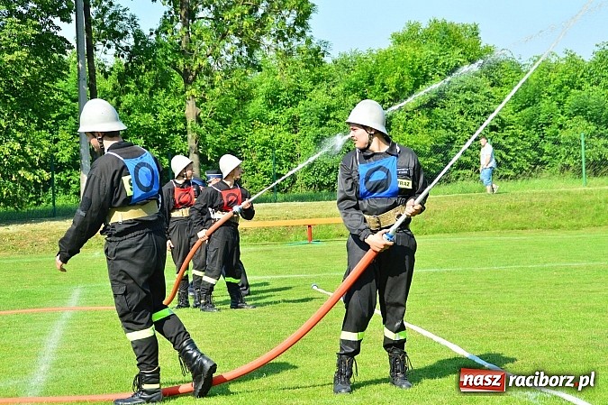 Zdjęcie w galerii na portalu naszraciborz.pl: OSP Borucin zwycięzcą zawodów wśród mężczyzn. Pietraszyn triumfuje wśród drużyn kobiecych i młodzieżówek wiadomości z regionu