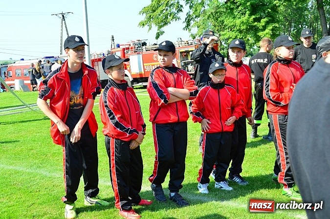 Zdjęcie w galerii na portalu naszraciborz.pl: OSP Borucin zwycięzcą zawodów wśród mężczyzn. Pietraszyn triumfuje wśród drużyn kobiecych i młodzieżówek wiadomości z regionu