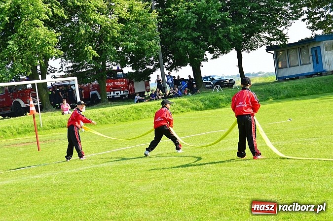 Zdjęcie w galerii na portalu naszraciborz.pl: OSP Borucin zwycięzcą zawodów wśród mężczyzn. Pietraszyn triumfuje wśród drużyn kobiecych i młodzieżówek wiadomości z regionu