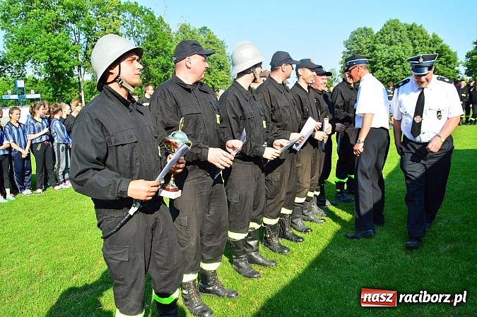 Zdjęcie w galerii na portalu naszraciborz.pl: OSP Borucin zwycięzcą zawodów wśród mężczyzn. Pietraszyn triumfuje wśród drużyn kobiecych i młodzieżówek wiadomości z regionu