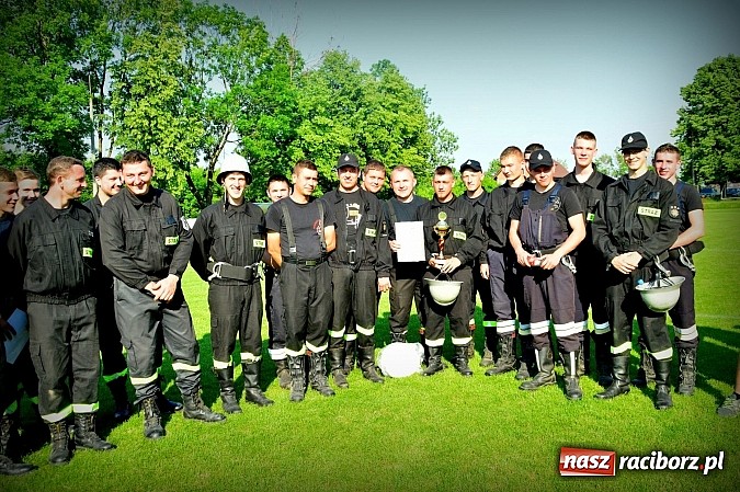 Zdjęcie w galerii na portalu naszraciborz.pl: OSP Borucin zwycięzcą zawodów wśród mężczyzn. Pietraszyn triumfuje wśród drużyn kobiecych i młodzieżówek wiadomości z regionu
