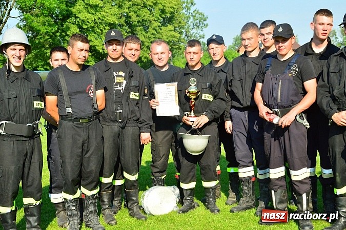 Zdjęcie w galerii na portalu naszraciborz.pl: OSP Borucin zwycięzcą zawodów wśród mężczyzn. Pietraszyn triumfuje wśród drużyn kobiecych i młodzieżówek wiadomości z regionu
