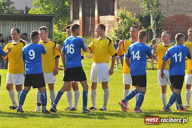 Zdjęcie w galerii na portalu naszraciborz.pl: Emocje do ostatnich minut. Trzy punkty zostały w Pawłowie wiadomości z regionu