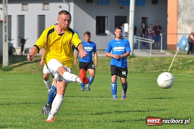 Zdjęcie w galerii na portalu naszraciborz.pl: Emocje do ostatnich minut. Trzy punkty zostały w Pawłowie wiadomości z regionu