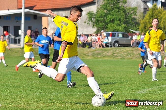 Zdjęcie w galerii na portalu naszraciborz.pl: Emocje do ostatnich minut. Trzy punkty zostały w Pawłowie wiadomości z regionu