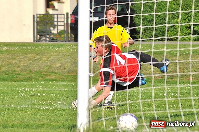 Zdjęcie w galerii na portalu naszraciborz.pl: Emocje do ostatnich minut. Trzy punkty zostały w Pawłowie wiadomości z regionu