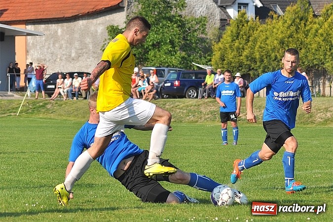 Zdjęcie w galerii na portalu naszraciborz.pl: Emocje do ostatnich minut. Trzy punkty zostały w Pawłowie wiadomości z regionu