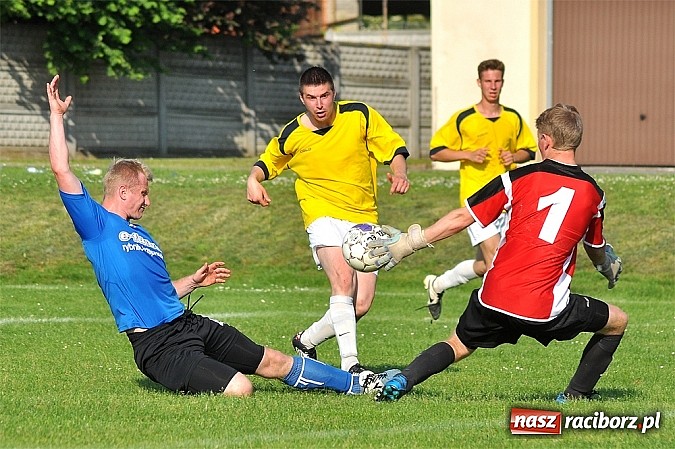 Zdjęcie w galerii na portalu naszraciborz.pl: Emocje do ostatnich minut. Trzy punkty zostały w Pawłowie wiadomości z regionu