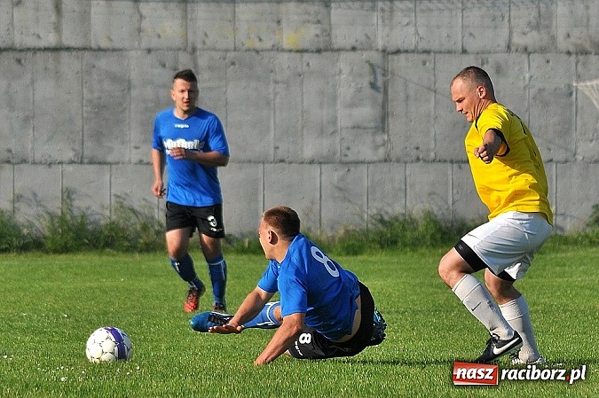 Zdjęcie w galerii na portalu naszraciborz.pl: Emocje do ostatnich minut. Trzy punkty zostały w Pawłowie wiadomości z regionu