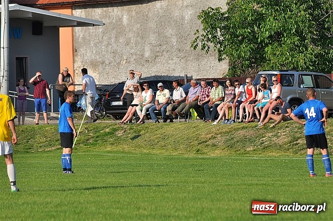 Zdjęcie w galerii na portalu naszraciborz.pl: Emocje do ostatnich minut. Trzy punkty zostały w Pawłowie wiadomości z regionu