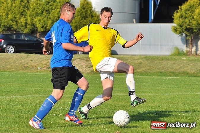 Zdjęcie w galerii na portalu naszraciborz.pl: Emocje do ostatnich minut. Trzy punkty zostały w Pawłowie wiadomości z regionu