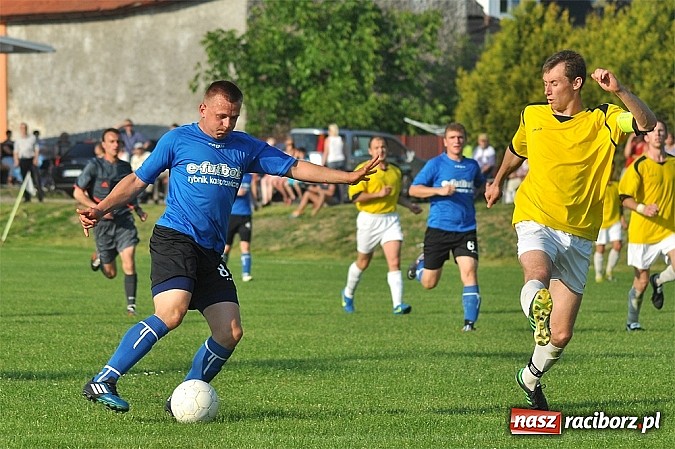 Zdjęcie w galerii na portalu naszraciborz.pl: Emocje do ostatnich minut. Trzy punkty zostały w Pawłowie wiadomości z regionu