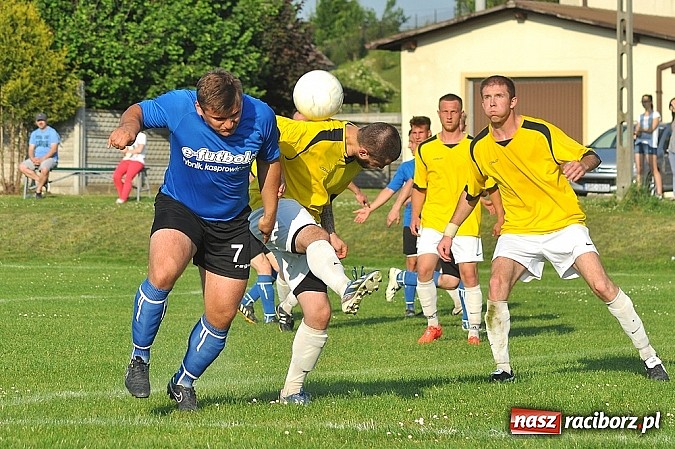 Zdjęcie w galerii na portalu naszraciborz.pl: Emocje do ostatnich minut. Trzy punkty zostały w Pawłowie wiadomości z regionu