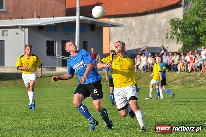 Zdjęcie w galerii na portalu naszraciborz.pl: Emocje do ostatnich minut. Trzy punkty zostały w Pawłowie wiadomości z regionu
