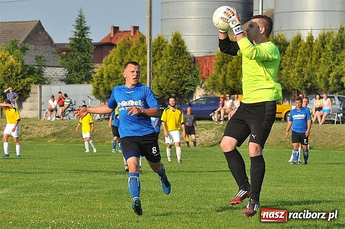 Zdjęcie w galerii na portalu naszraciborz.pl: Emocje do ostatnich minut. Trzy punkty zostały w Pawłowie wiadomości z regionu