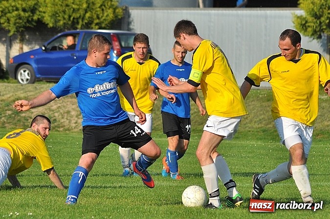 Zdjęcie w galerii na portalu naszraciborz.pl: Emocje do ostatnich minut. Trzy punkty zostały w Pawłowie wiadomości z regionu