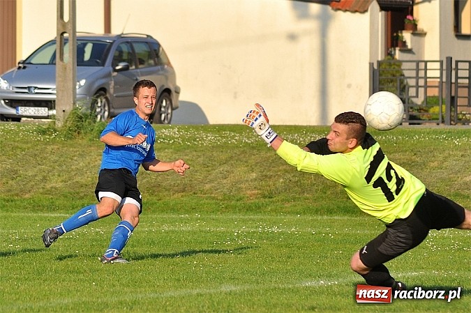 Zdjęcie w galerii na portalu naszraciborz.pl: Emocje do ostatnich minut. Trzy punkty zostały w Pawłowie wiadomości z regionu