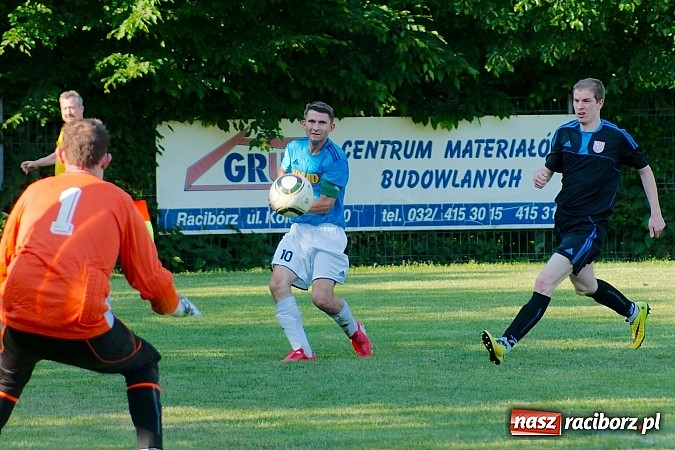 Zdjęcie w galerii na portalu naszraciborz.pl: Festiwal niewykorzystanych karnych przy Tuwima. Zameczek pokonał Ocice wiadomości z regionu