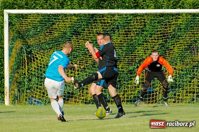 Zdjęcie w galerii na portalu naszraciborz.pl: Festiwal niewykorzystanych karnych przy Tuwima. Zameczek pokonał Ocice wiadomości z regionu