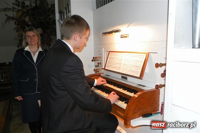 Zdjęcie w galerii na portalu naszraciborz.pl: Mariusz Wycisk oraz Marcin Knura laureatami konkursu organowego wiadomości z regionu