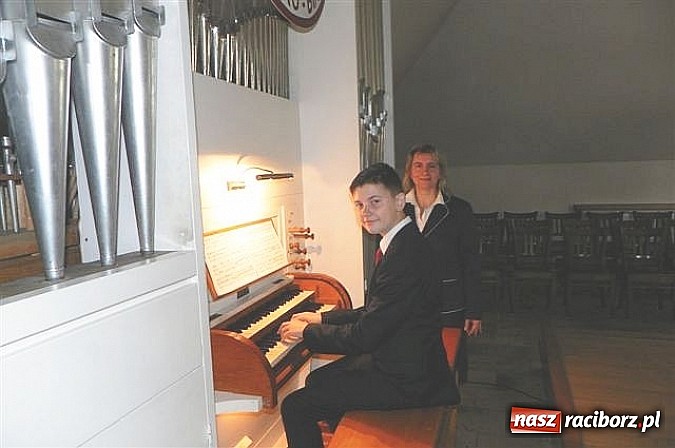 Zdjęcie w galerii na portalu naszraciborz.pl: Mariusz Wycisk oraz Marcin Knura laureatami konkursu organowego wiadomości z regionu