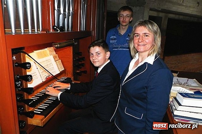 Zdjęcie w galerii na portalu naszraciborz.pl: Mariusz Wycisk oraz Marcin Knura laureatami konkursu organowego wiadomości z regionu