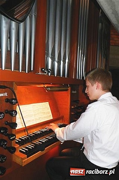 Zdjęcie w galerii na portalu naszraciborz.pl: Mariusz Wycisk oraz Marcin Knura laureatami konkursu organowego wiadomości z regionu