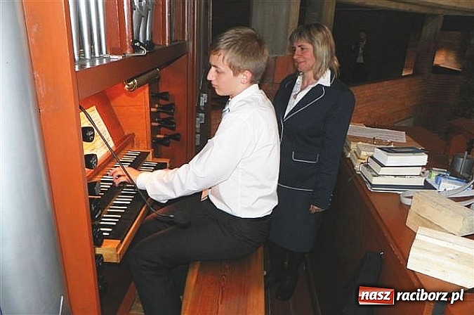 Zdjęcie w galerii na portalu naszraciborz.pl: Mariusz Wycisk oraz Marcin Knura laureatami konkursu organowego wiadomości z regionu