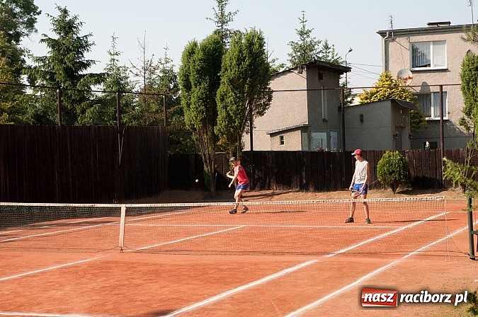 Zdjęcie w galerii na portalu naszraciborz.pl: Jest grochówka, kawa i ciasto - nie warto wyjeżdżać na miasto. I od wielkiego święta - zagrała orkiestra dęta wiadomości z regionu
