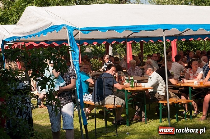 Zdjęcie w galerii na portalu naszraciborz.pl: Jest grochówka, kawa i ciasto - nie warto wyjeżdżać na miasto. I od wielkiego święta - zagrała orkiestra dęta wiadomości z regionu