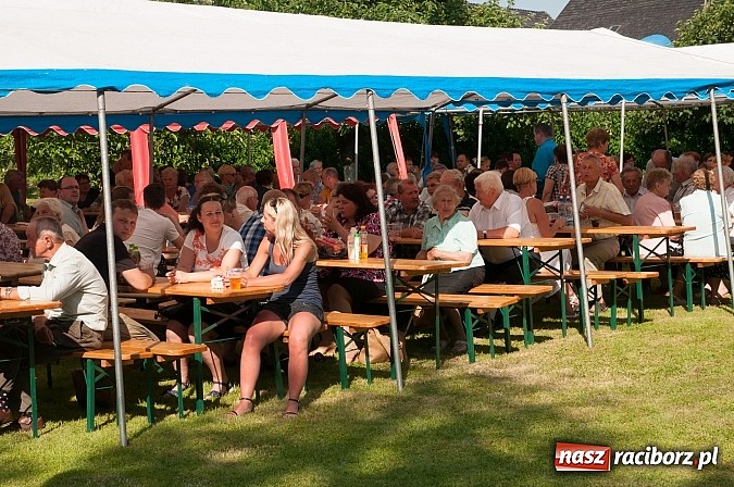 Zdjęcie w galerii na portalu naszraciborz.pl: Jest grochówka, kawa i ciasto - nie warto wyjeżdżać na miasto. I od wielkiego święta - zagrała orkiestra dęta wiadomości z regionu