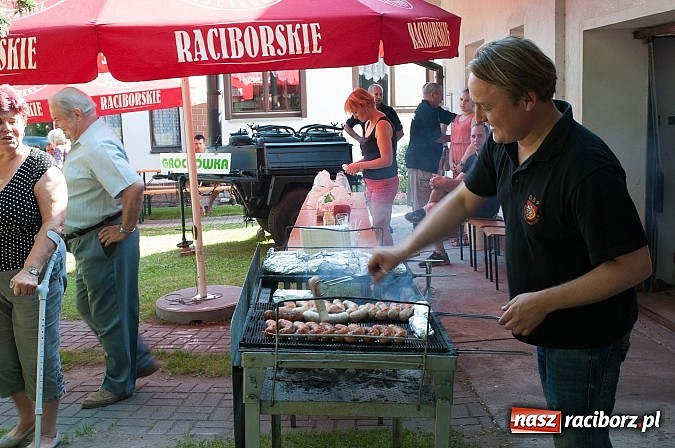 Zdjęcie w galerii na portalu naszraciborz.pl: Jest grochówka, kawa i ciasto - nie warto wyjeżdżać na miasto. I od wielkiego święta - zagrała orkiestra dęta wiadomości z regionu