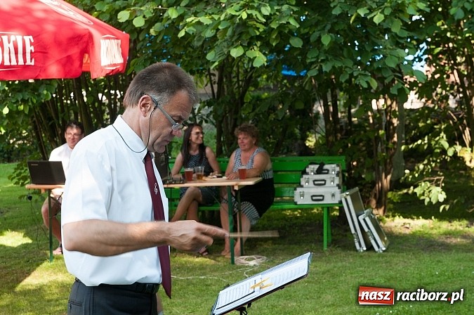 Zdjęcie w galerii na portalu naszraciborz.pl: Jest grochówka, kawa i ciasto - nie warto wyjeżdżać na miasto. I od wielkiego święta - zagrała orkiestra dęta wiadomości z regionu