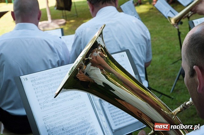 Zdjęcie w galerii na portalu naszraciborz.pl: Jest grochówka, kawa i ciasto - nie warto wyjeżdżać na miasto. I od wielkiego święta - zagrała orkiestra dęta wiadomości z regionu