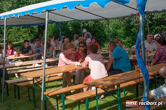 Zdjęcie w galerii na portalu naszraciborz.pl: Jest grochówka, kawa i ciasto - nie warto wyjeżdżać na miasto. I od wielkiego święta - zagrała orkiestra dęta wiadomości z regionu