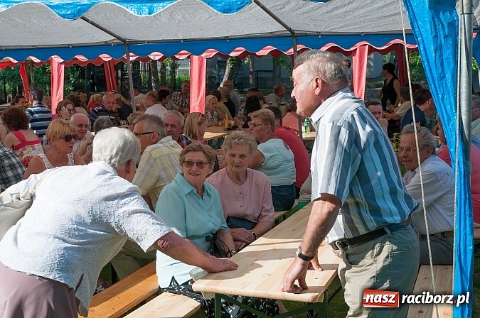 Zdjęcie w galerii na portalu naszraciborz.pl: Jest grochówka, kawa i ciasto - nie warto wyjeżdżać na miasto. I od wielkiego święta - zagrała orkiestra dęta wiadomości z regionu