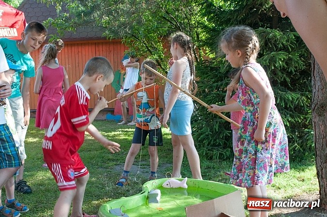 Zdjęcie w galerii na portalu naszraciborz.pl: Jest grochówka, kawa i ciasto - nie warto wyjeżdżać na miasto. I od wielkiego święta - zagrała orkiestra dęta wiadomości z regionu