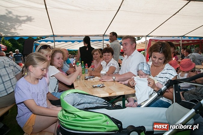 Zdjęcie w galerii na portalu naszraciborz.pl: Jest grochówka, kawa i ciasto - nie warto wyjeżdżać na miasto. I od wielkiego święta - zagrała orkiestra dęta wiadomości z regionu