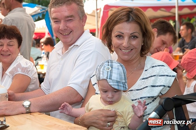 Zdjęcie w galerii na portalu naszraciborz.pl: Jest grochówka, kawa i ciasto - nie warto wyjeżdżać na miasto. I od wielkiego święta - zagrała orkiestra dęta wiadomości z regionu