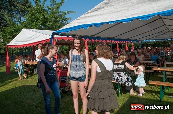 Zdjęcie w galerii na portalu naszraciborz.pl: Jest grochówka, kawa i ciasto - nie warto wyjeżdżać na miasto. I od wielkiego święta - zagrała orkiestra dęta wiadomości z regionu