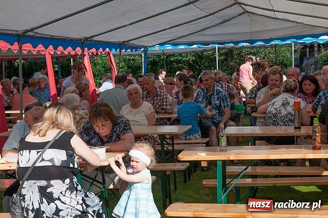 Zdjęcie w galerii na portalu naszraciborz.pl: Jest grochówka, kawa i ciasto - nie warto wyjeżdżać na miasto. I od wielkiego święta - zagrała orkiestra dęta wiadomości z regionu
