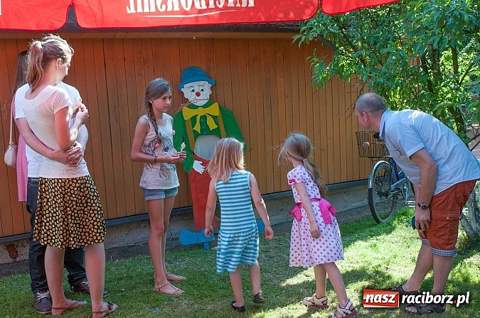 Zdjęcie w galerii na portalu naszraciborz.pl: Jest grochówka, kawa i ciasto - nie warto wyjeżdżać na miasto. I od wielkiego święta - zagrała orkiestra dęta wiadomości z regionu
